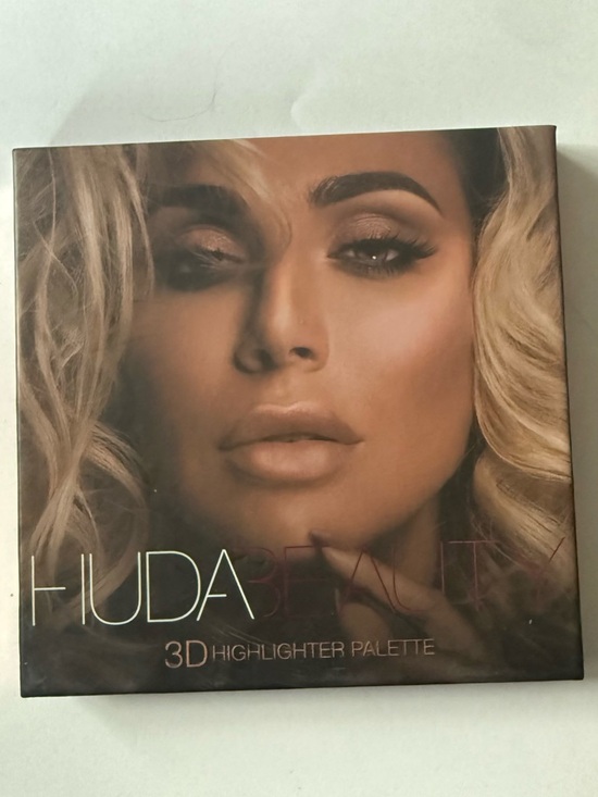 HUDA BEAUTY Other - HUDA BEAUTY 3D Highlighter Palette Pink Sands Edition New/Perfect